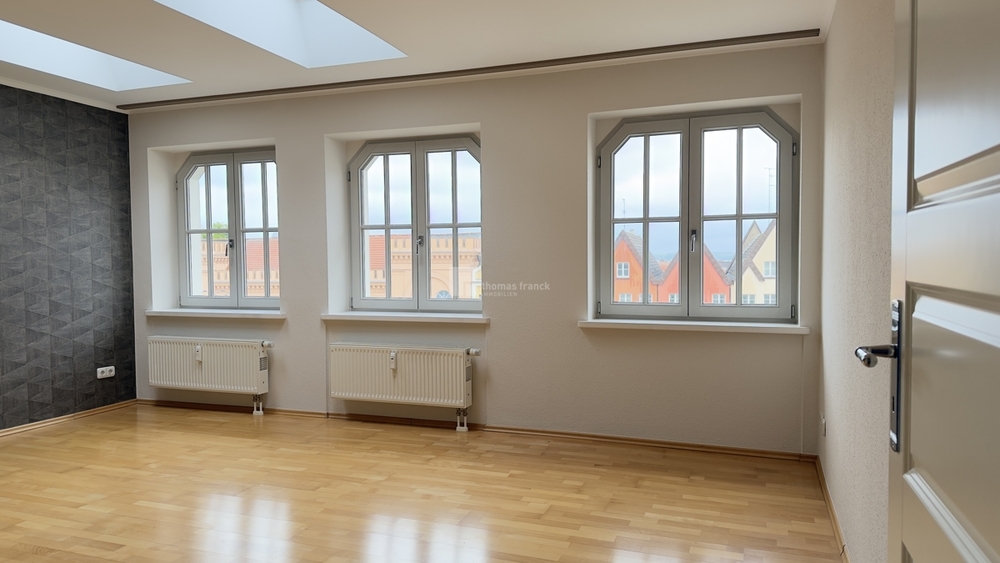 Wohnen mit Weltkulturerbe: 2-Zimmer-Wohnung mit Balkon, Fahrstuhl & Ausblick - Etagenwohnung Schwerin Altstadt | Angebot:26614880