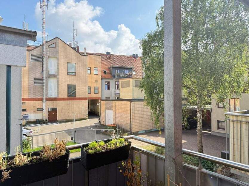 Mitten in der Stadt, fern vom Trubel: 2-Zimmer-Hofwohnung mit Balkon 2 zimmer