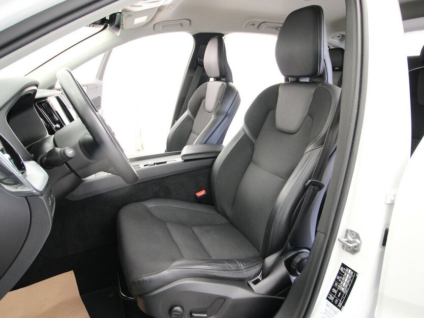 XC60 D4 2WD Momentum LED+AHK+NAVI+360°KAMERA