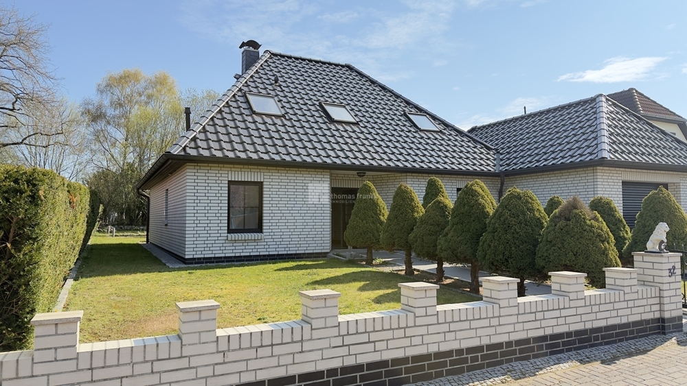 Gewachsenes Zuhause – Eigenes Haus, eigener Garten, eigener Teich mit Garage + Feuer im Wohnzimmer - Einfamilienhaus Schwerin Wüstmark | Angebot:25638280
