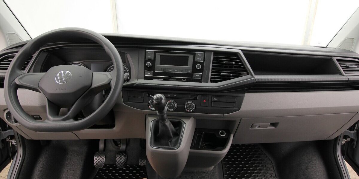 VW T6.1 Kombi lang 2.0 TDI 9-SITZER+2xKLIMA+PDC+AHK 161.457 km 27.900 &euro; Hagenow 19230