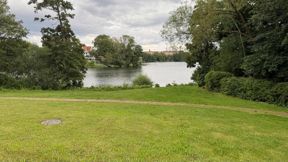 Erdgeschoßwohnung Schwerin Friedrichsthal - 2 Zimmer, 82 m&sup2;, 819&euro; | Angebot:24492773