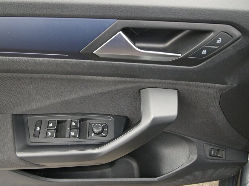 T-Roc 1.5 TSI 7-DSG United R-Line NAVI+LED+ALU19