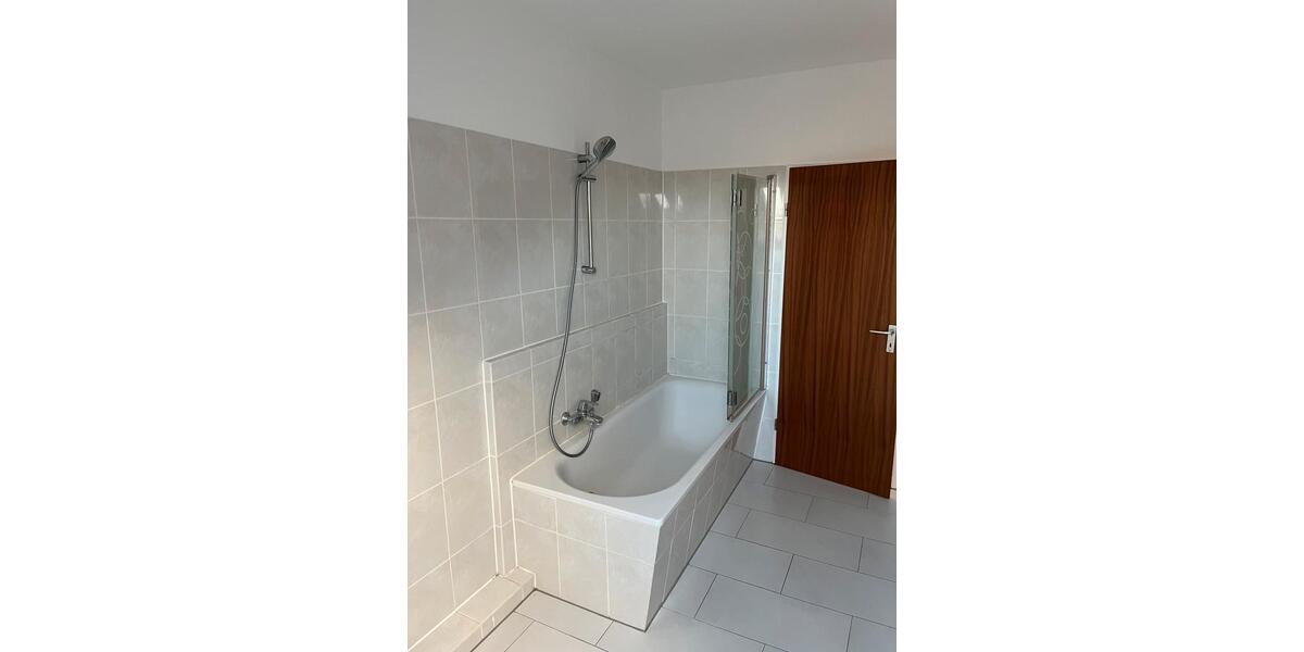 Dachgeschoßwohnung Schwerin Gartenstadt - 3 Zimmer, 84 m&sup2;, 1.050&euro; | Angebot:25964716