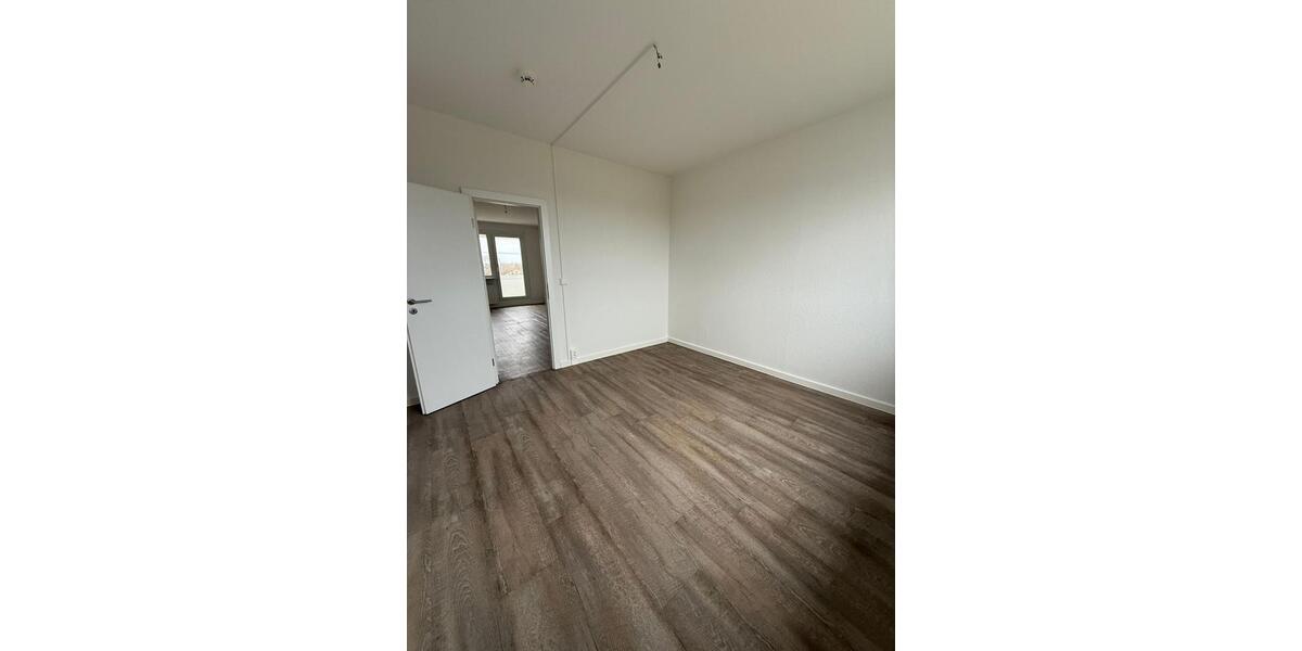 Helle 3-Zimmer-Wohnung mit Balkon in Schwerin 3 zimmer