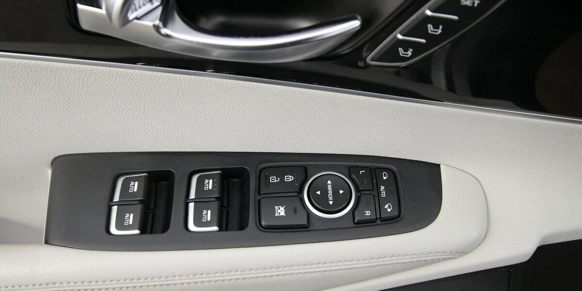 Kia Sorento Platinum Edition 4WD PANO-DACH+AHK+XENON 130.166 km 18.900 &euro; Hagenow 19230