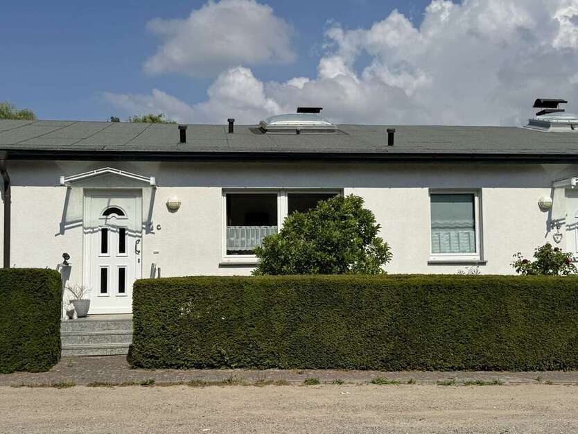 Haus zum Mieten in Dorf Mecklenburg 665 € 73.84 m²