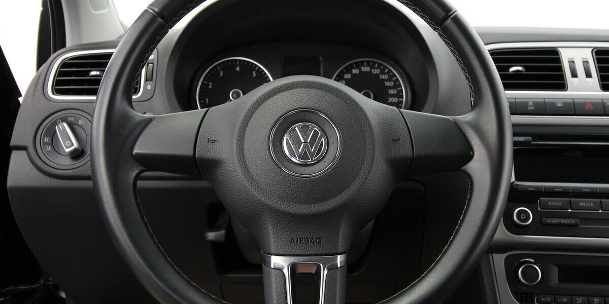 VW Polo V 1.2 Life CLIMATRONIC+SITZHEIZUNG+TEMPOMAT 79.656 km 7.900 &euro; Hagenow 19230