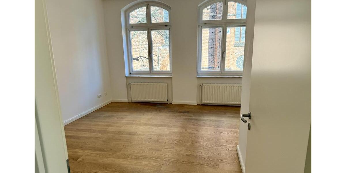 Etagenwohnung Schwerin Altstadt - 3 Zimmer, 90 m&sup2;, 1.230&euro; | Angebot:26194820