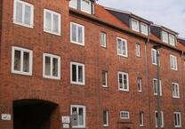 112-005 2-Raum-Wohnung in Schwerin mit Balkon, Stellplatz und Einbauküche zu vermieten 2. OG