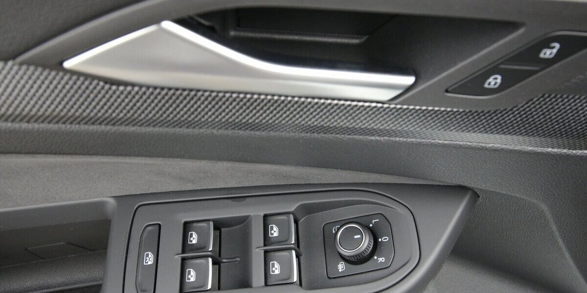 VW Golf VIII Variant 1.5 TSI R-Line LED+KAMERA+ACC 32.787 km 25.900 &euro; Hagenow 19230