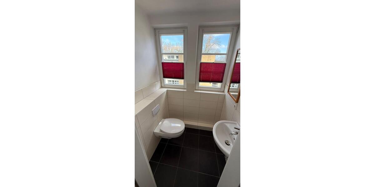 Dachgeschoßwohnung Schwerin Friedrichsthal - 4 Zimmer, 137 m&sup2;, 1.370&euro; | Angebot:25855164