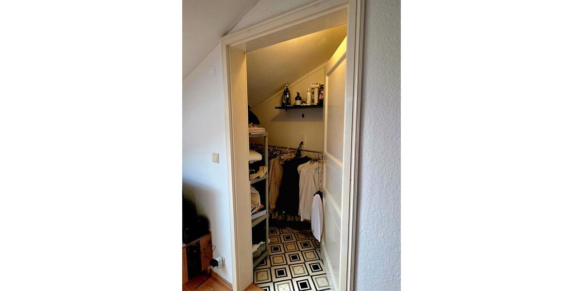 Dachgeschoßwohnung Schwerin - 1 Zimmer, 38 m&sup2;, 335&euro; | Angebot:26034232