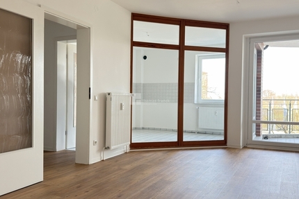 Repräsentatives Wohnen am Schlossgarten: Frisch renoviert & voller Wärme - Wohnung Schwerin Feldstadt | Angebot:25637385
