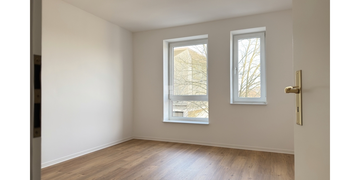 Repräsentatives Wohnen am Schlossgarten: Frisch renoviert & voller Wärme - Etagenwohnung Schwerin Feldstadt | Angebot:26828118