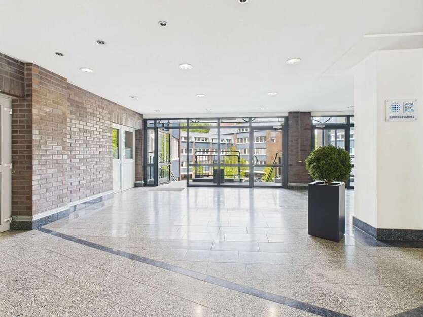 Büro in Schwerin 4.895 € 675 m²