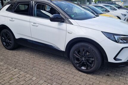 Opel Grandland (X) 41.856 km 22.990 &euro; Schwerin 19055