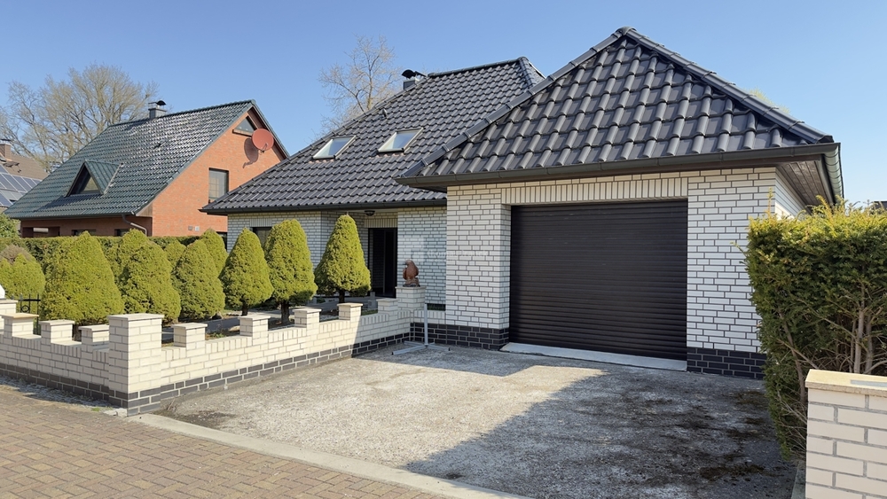 Gewachsenes Zuhause – Eigenes Haus, eigener Garten, eigener Teich mit Garage + Feuer im Wohnzimmer - Einfamilienhaus Schwerin Wüstmark | Angebot:25638280