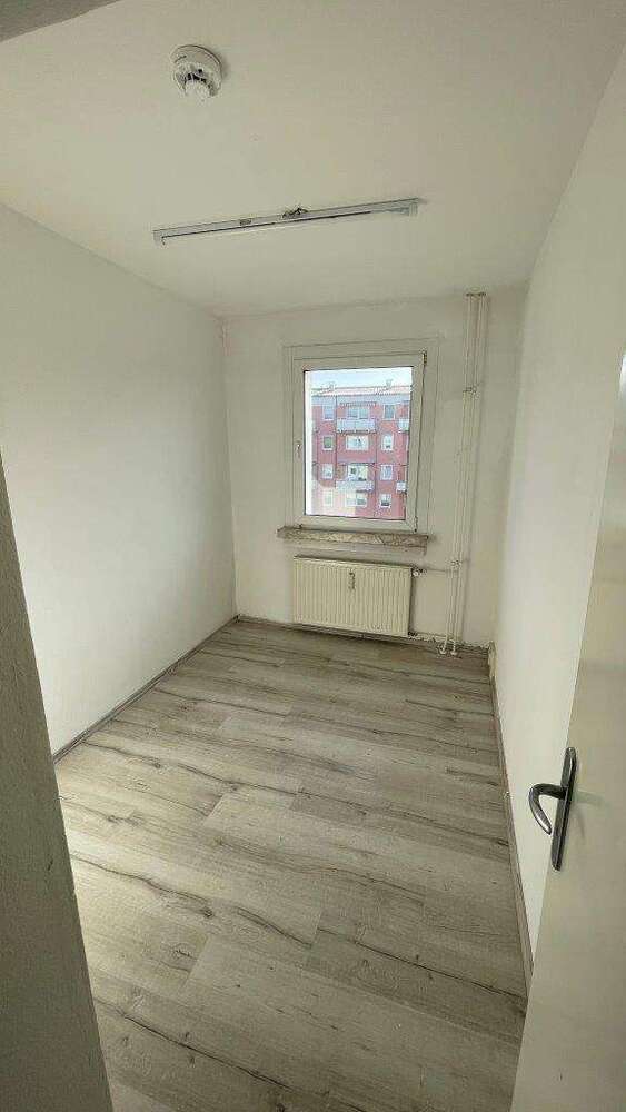 Wohnung zum Mieten in Schwerin 405 € 54.04 m²