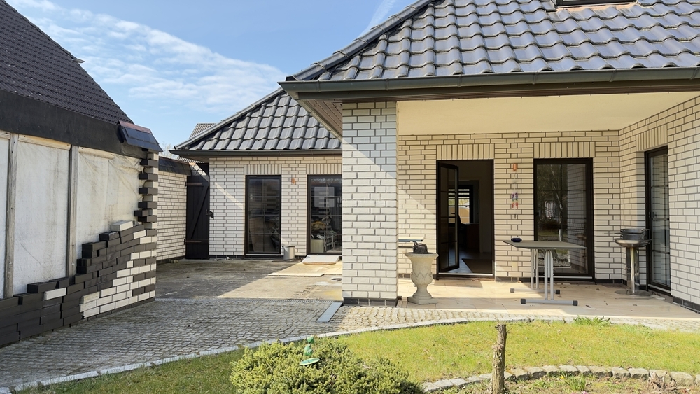 Gewachsenes Zuhause – Eigenes Haus, eigener Garten, eigener Teich mit Garage + Feuer im Wohnzimmer - Einfamilienhaus Schwerin Wüstmark | Angebot:25638280