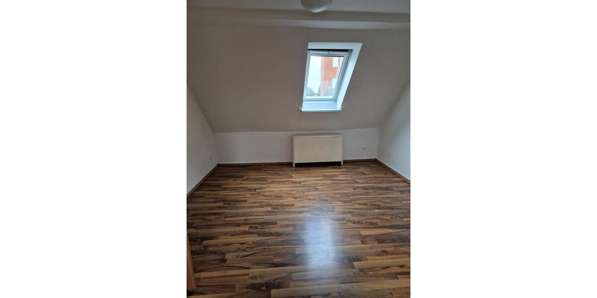 Dachgeschoßwohnung Crivitz - 3 Zimmer, 45 m&sup2;, 270&euro; | Angebot:24886357