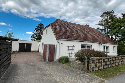 Einfamilienhaus mit großem Grundstück & Nebengebäuden in Pinnow 4 zimmer