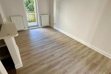 2 Zi. Hinterhaus, Feldstadt, sehr ruhig, Balkon, renovert ab sof.