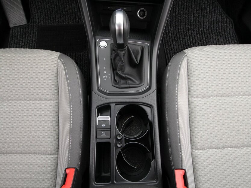 VW Touran 1.5 TSI 7-DSG Comfortline 7-SITZ+NAVI+AHK 22.923 km 32.790 € Hagenow 19230