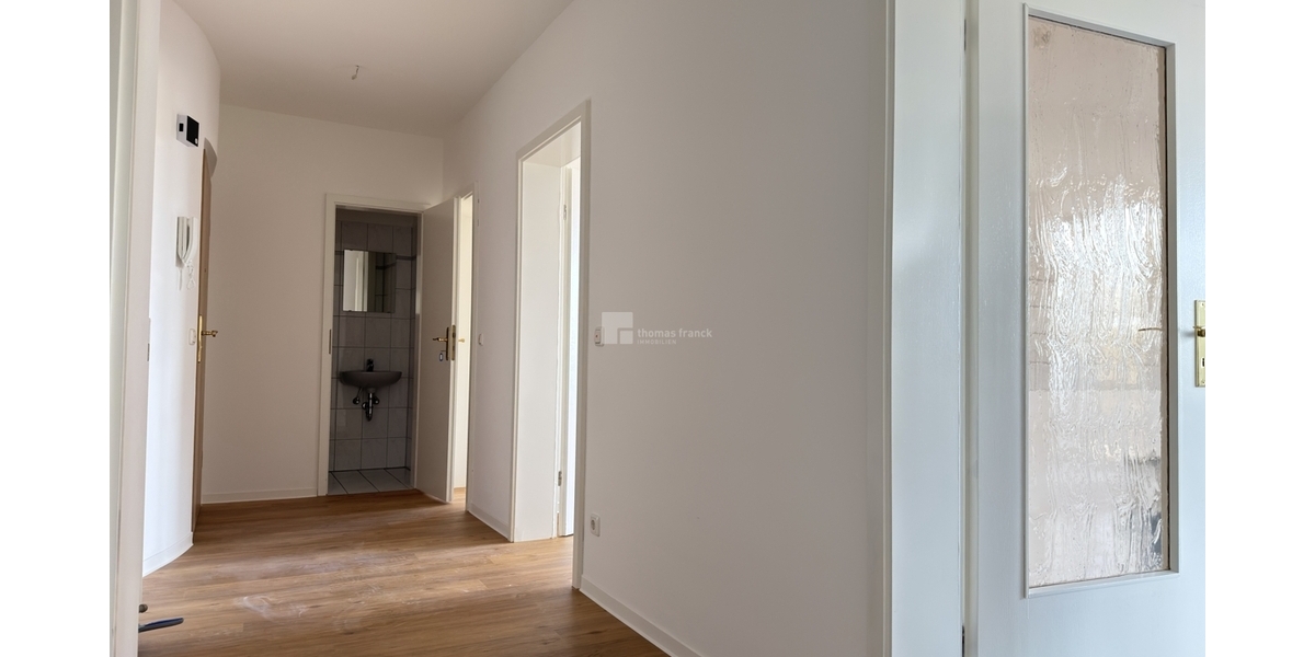 Repräsentatives Wohnen am Schlossgarten: Frisch renoviert & voller Wärme - Etagenwohnung Schwerin Feldstadt | Angebot:26828118