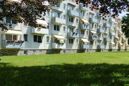 Wohnung zum Mieten in Schwerin 363 € 54.1 m² 3 zimmer