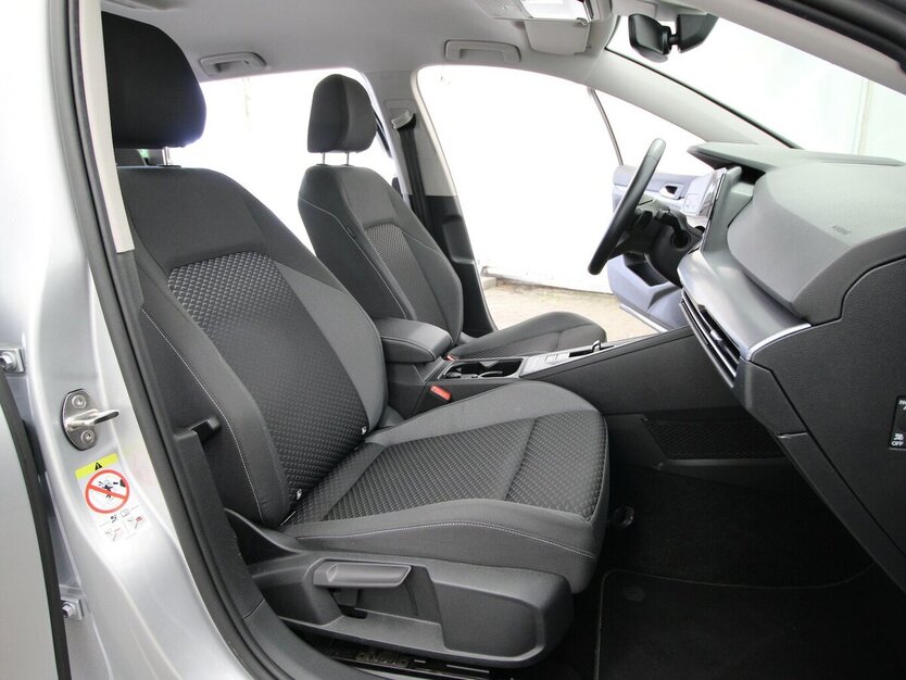 VW Golf VIII Variant 2.0 TDI 7-DSG Active LED+NAVI 70.287 km 20.900 € Hagenow 19230