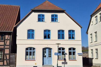 Repräsentatives Wohn- und Geschäftshaus in zentraler Innenstadtlage von Crivitz zu verkaufen. 1 zimmer