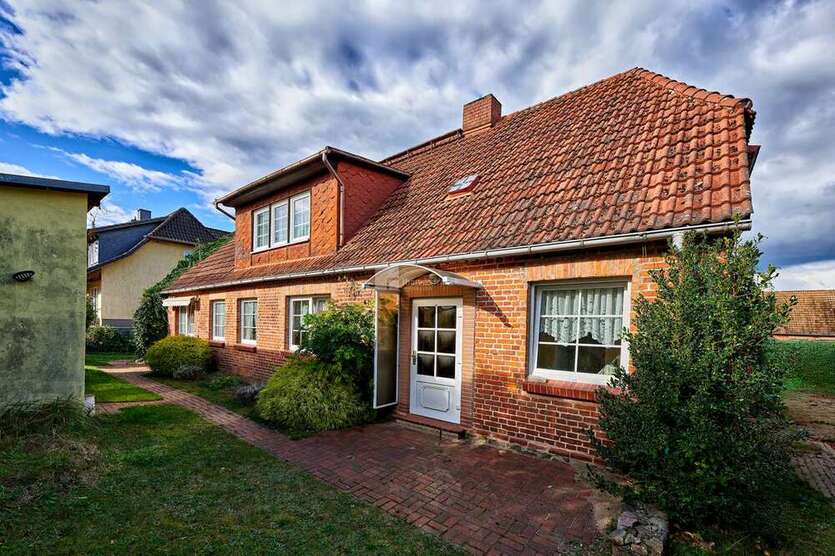 Haus zum Kaufen in Schwerin 198.580 € 160 m²