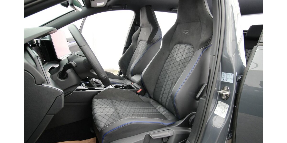 VW Golf VIII Variant 1.5 TSI R-Line LED+KAMERA+ACC 29.927 km 26.500 &euro; Hagenow 19230