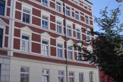 Sonnige 2 ZI-WHG mit Balkon und Wannenbad zimmer