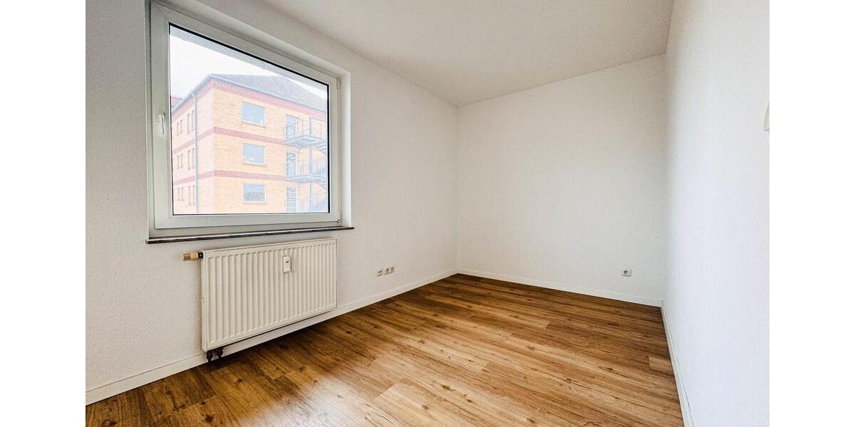 Dachgeschoßwohnung Schwerin - 3 Zimmer, 80 m&sup2;, 715&euro; | Angebot:26235413
