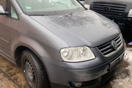 VW Touran 304.000 km 1.999 &euro; Bandenitz 19230