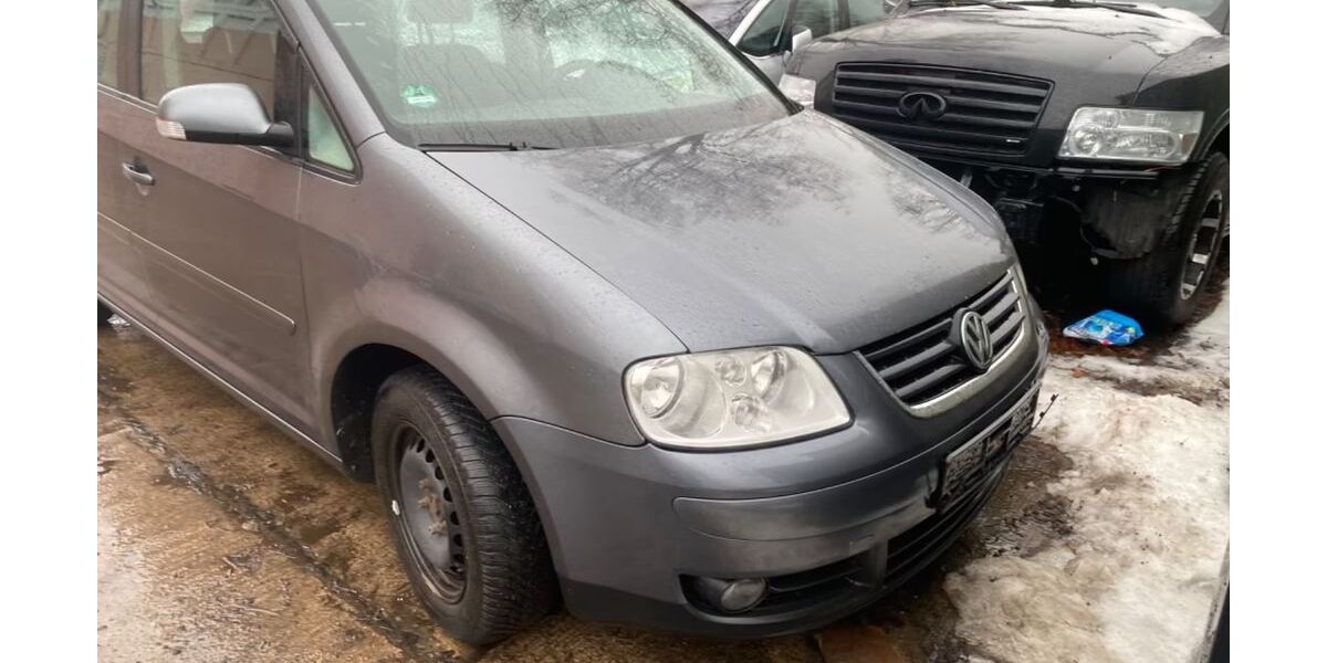 VW Touran 304.000 km 1.999 &euro; Bandenitz 19230