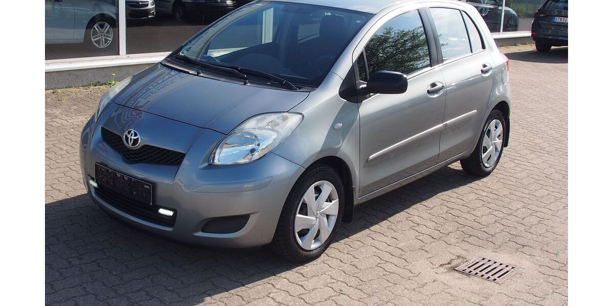 Toyota Yaris 102.507 km 5.498 &euro; Pampow 19075