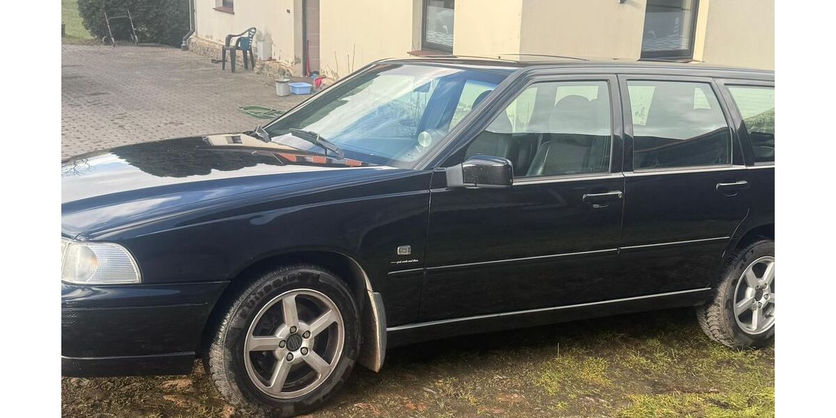 Volvo V70 222.042 km 2.300 &euro; Upahl 23936