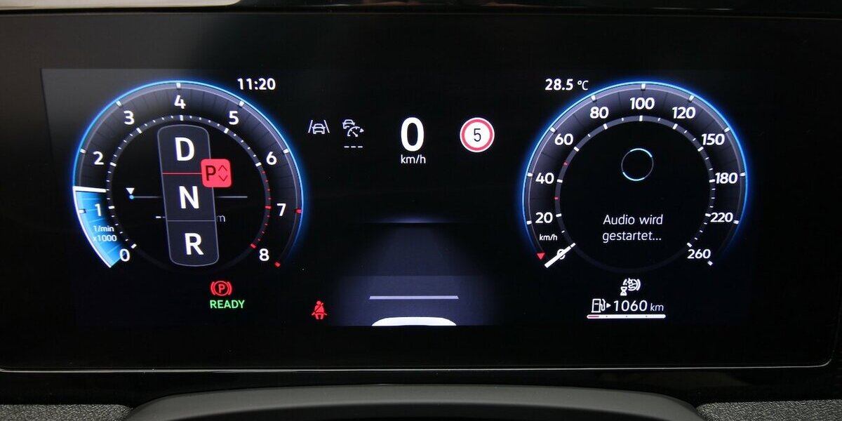VW Passat Variant 1.5 eTSI 7-DSG LED+KAMERA+WINTER 33.281 km 26.900 &euro; Hagenow 19230