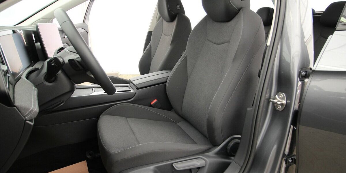 VW Passat Variant 1.5 eTSI 7-DSG LED+KAMERA+WINTER 33.281 km 26.900 &euro; Hagenow 19230
