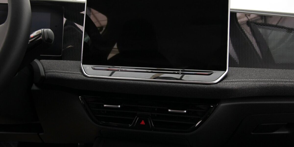 VW Passat Variant 1.5 eTSI 7-DSG LED+KAMERA+WINTER 33.281 km 26.900 &euro; Hagenow 19230