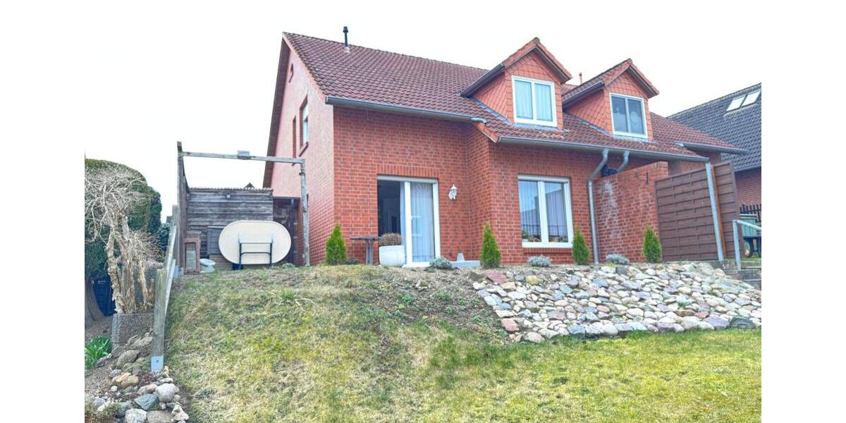 Doppelhaushälfte Sternberg - 4 Zimmer, 107 m&sup2;, 950&euro; | Angebot:25982805