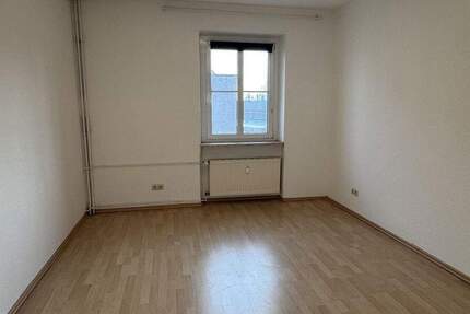 Schöne 2-Zimmer-Wohnung mit Einbauküche und Stellplatz! 2 zimmer