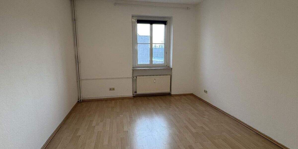 Schöne 2-Zimmer-Wohnung mit Einbauküche und Stellplatz! 2 zimmer