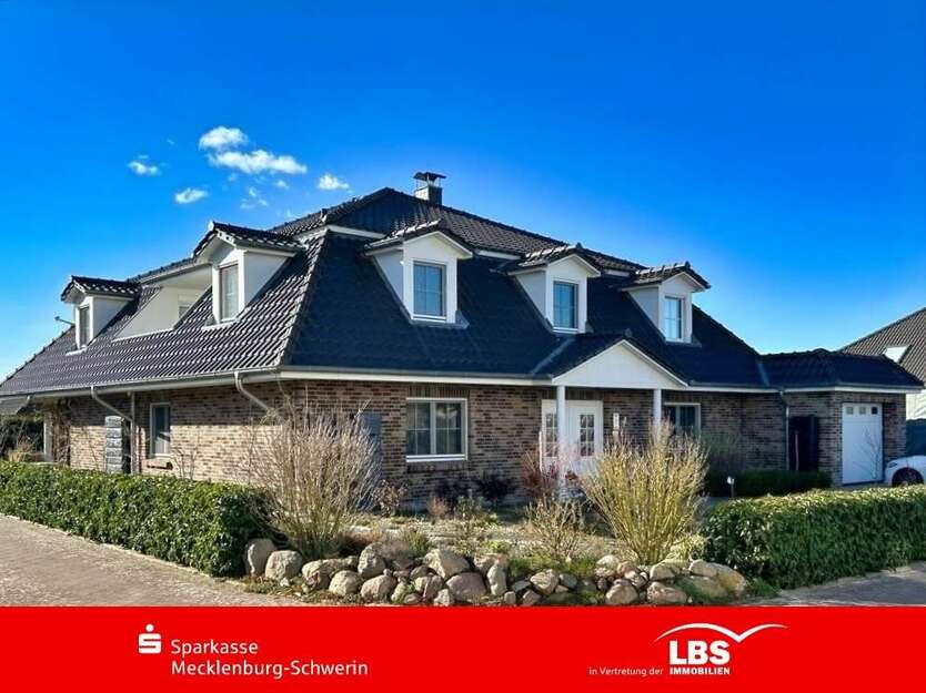 Haus zum Kaufen in Schwerin 930.000 € 351.7 m²