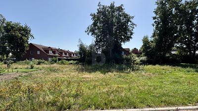 EXKLUSIVES BAULAND MIT VORSTADTIDYLLE