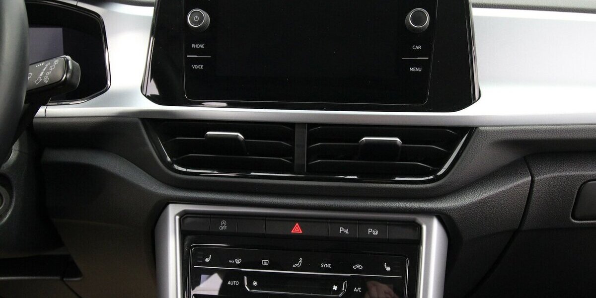 VW T-Roc TSI Life LED+KAMERA+WINTER-PAKET+ACC 45.794 km 19.900 &euro; Hagenow 19230