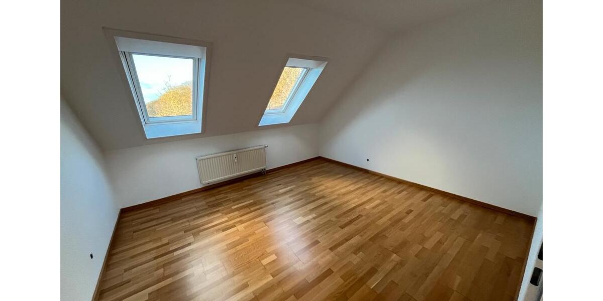 Dachgeschoßwohnung Schwerin Gartenstadt - 3 Zimmer, 84 m&sup2;, 1.050&euro; | Angebot:25964716